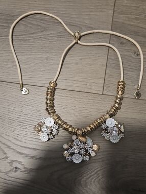 Gold Tone Necklace with White Floral Pendants